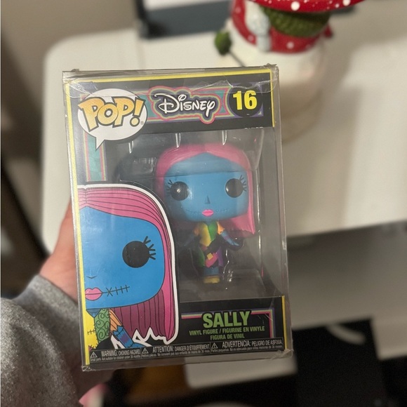 Disney Funko Pop! The Nightmare Before Christmas-Sally (Blacklight) - Picture 4 of 4